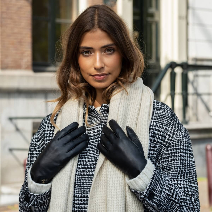 Ivy (black) – sheepskin leather gloves with wool/cashmere lining & touchscreen feature - Schwartz & von Halen - US - 1