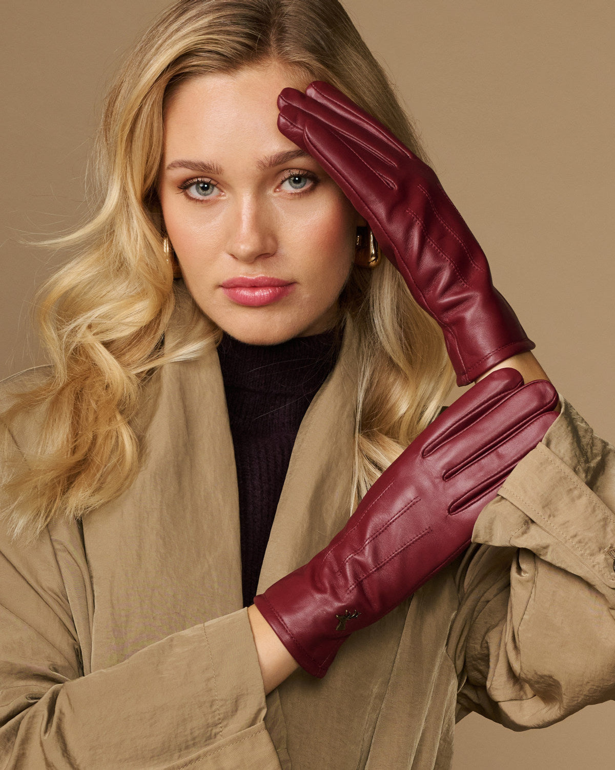 Bordeaux sheepskin leather gloves with warm fleece lining and smooth full-finger design