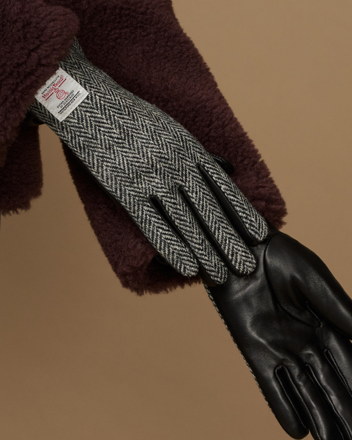 Women's herringbone tweed gloves and black leather hand panel
