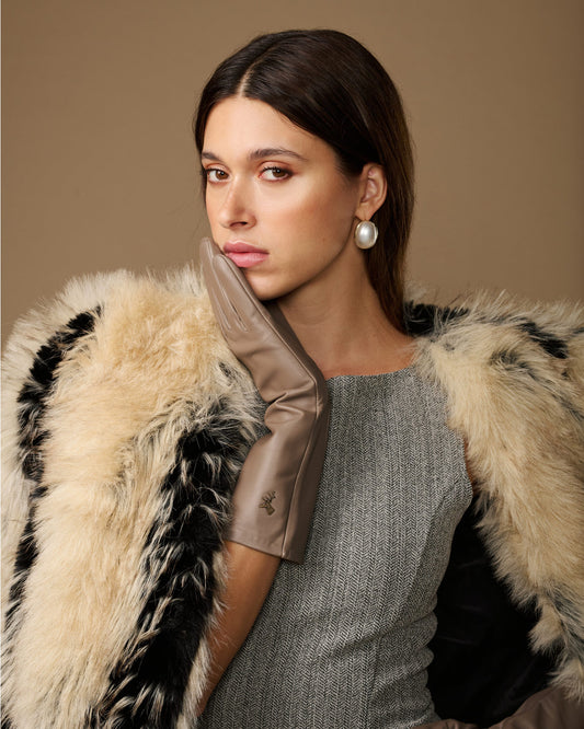 Rosemary Mid-forearm (taupe) - Gants pour femme en cuir d’agneau avec doublure en soie & fonction tactile